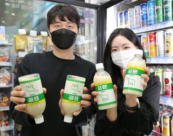 대한제분 브랜드 곰표와 한강주조가 협업해 개발한 ‘표문’ 막걸리. 중앙포토