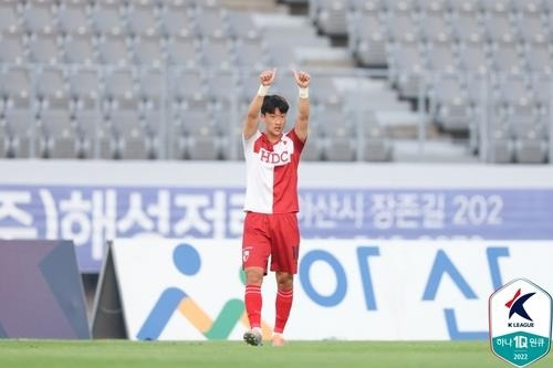 선제골을 기록한 부산의 이상헌
[한국프로축구연맹 제공]