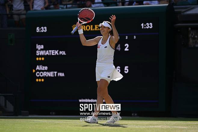 ▲ 2022년 윔블던 여자 단식 3회전에서 이가 시비옹테크를 꺾고 16강에 진출한 알리제 코르네
