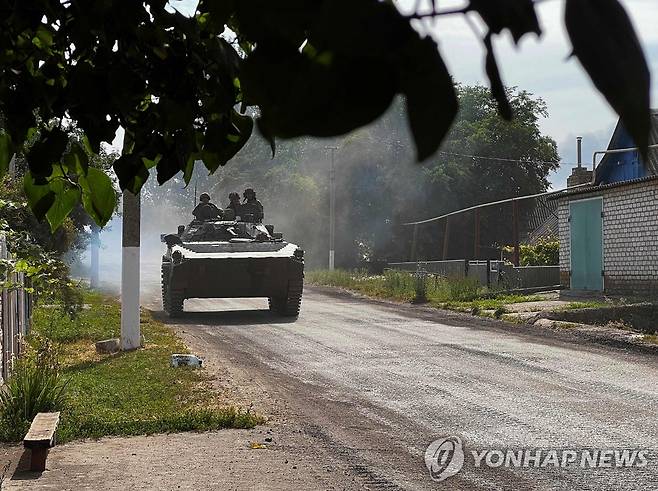 '풍전등화' 돈바스 리시찬스크로 향하는 우크라군 [AFP 연합뉴스 자료사진. 재판매 및 DB 금지]