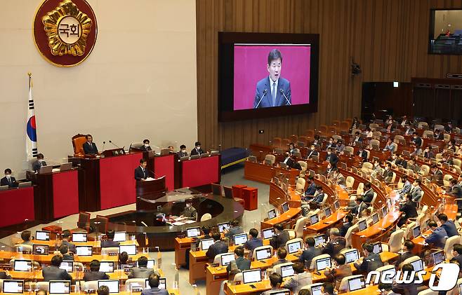 김진표 신임 국회의장이 4일 오후 서울 여의도 국회에서 열린 제398회 국회(임시회) 제1차 본회의에서 당선 인사를 하고 있다. (공동취재) 2022.7.4/뉴스1 © News1 이재명 기자