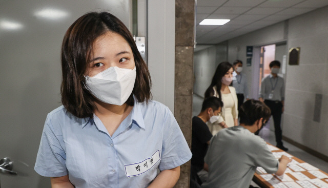 ▲ 박지현 전 더불어민주당 비상대책위원장이 1일 서울 여의도 국회 의원회관에서 열린 그린벨트 결과 공유 파티 ‘용감한 여정’에 참석하고 있다. [국회사진기자단]