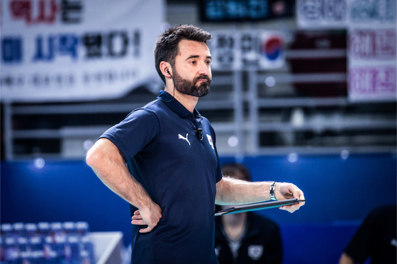 Korean national women's volleyball head coach Cesar Hernandez Gonzalez watches Korea play a Volleyball Nations League match against China on Sunday in Sofia, Bulgaria. [FIVB]