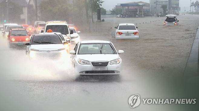 장마철 도로 (CG) [연합뉴스TV 제공]