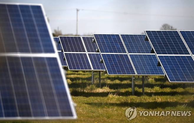 영국의 태양광 발전 패널 [EPA 연합뉴스 자료사진]