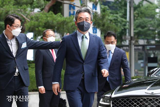 신임 경찰청장에 내정된 윤희근 경찰청 차장이 5일 서울 서대문구 국가경찰위원회에 출석하고 있다. 성동훈 기자