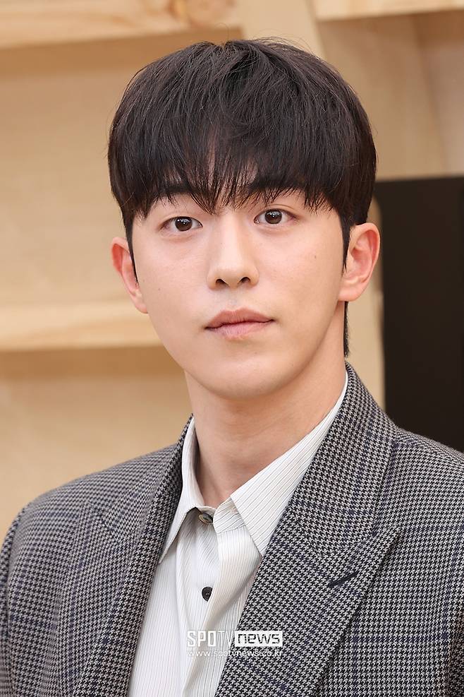 Actor Nam Joo-hyuks allegations of school violence are not true, and his alma mater homeroom teacher and committee, 20 people, took off their feet.Twenty people, including Nam Joo-hyuks Stoneman Douglas High School shooting committee and two homeroom teachers, refuted Nam Joo-hyuks suspicion of school violence through the entertainment media dispatch on the 5th.Two of these alumni revealed their real names and went to the interview.The allegations of school violence surrounding Nam Joo-hyuk were first raised on the 20th of last month.Mo online media reported that Stoneman Douglas High School shooting alumni A of Nam Joo-hyuk claimed to have suffered school violence from Nam Joo-hyuk for about six years from middle school to Stoneman Douglas High School shooting.A, a student at Nam Joo-hyuk, called Stoneman Douglas High School shooting alumni, claimed that Nam Joo-hyuk had been in a group of so-called Work with and that there were not one or two students who had been bullied by the group.Friends who have been severely affected by School violence are far from watching TV, he said. I am receiving psychiatric treatment.On the 28th of last month, Whistle Blower B claimed that he suffered school violence such as bread shuttle, forced sparring, and paid payment of smartphone.In this regard, Nam Joo-hyuks alumni and Stoneman Douglas High School shooting first and third grade homeroom teachers refuted the allegations raised by Mr. A. B.I really do not know the school atmosphere, said an alumni who said he was in the same class as Nam Joo-hyuk.If there were some people who felt like a group of friends with a Work with, there was no Nam Joo-hyuk in such a group. Other alumni who said Nam Joo-hyuk and Stoneman Douglas High School shooting second and third graders were in the same class, said: Our school was severely corporal at the time.It was very strict. There was not much of a concept of Work with crowd. What Friends were constantly harassed?It would have been a mess if you knew.As for the suspicion of the bread shuttle, he said, I can say that it is a false lie. I was trying to write directly to the community because I was so ridiculous when I saw the report.Another Committee said: I did a so-called breading out. I always went to the canteen with Juhyuk and bought bread.We bought it at the canteen and ate it. As for sparring, he said, Do you honestly say sparring is a force? Forceful fighting? I do not remember it.Another Committee said, When Juhyuk went to the class during the break, he sometimes hit one or two people in the back seat and played a joke.Ive seen P fight Lindaman because youre with me, which was also irrelevant to Nam Joo-hyuk, he argued.As for the mobile phone payment case, alumni made a consistent statement, saying that another student P was charged with a paid payment on his teachers mobile phone.One alumni said: Why do you bring what P did to Nam Joo-hyuk? P was in the same class as (Nam Joo-hyuk) in the first grade.Kidari new X, eat a lot of it, he said. I first started the fight.I will put my pride in my teachers life, it was the time of corporal punishment, and I carried a hawk to my teacher.Even if the mothers beat them, they made a hawk to make children and gave them to the teachers.At least I can not have such a school violence at the time I taught. A third-grade homeroom teacher also said, Do not judge the life of a person with one unilateral story. I am angry at malicious false reports.If you have done something wrong, you should be responsible, but it is wrong to bury one person with false facts. The agency added: We are keen that the truth will be clarified through a speedy investigation and that the disgraced honor of Nam Joo-hyuk will be restored.