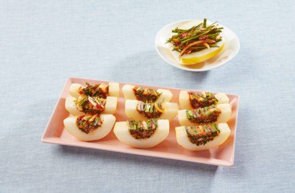 참외, 양파, 당근, 부추 등을 넣은 '참외소박이'는 다양한 건강효과를 만들어 낸다. [사진=국립농업과학원]