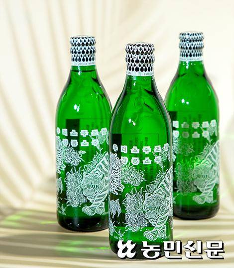 자연과사람들이 만드는 ‘강릉소주(25도)’.