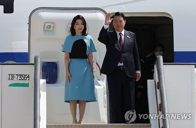 대통령실 "인사비서관 부인, 나토서 김건희 여사 수행 없었다" [연합뉴스 자료사진]