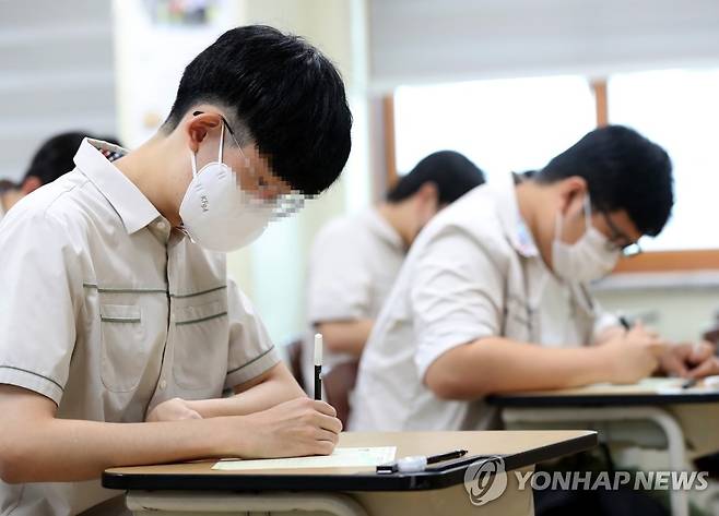 시험 준비하는 학생들 ※기사와 직접적인 관련이 없습니다. [연합뉴스 자료사진]