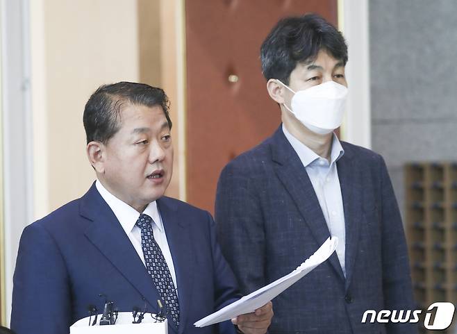김병주 더불어민주당 '서해 공무원 피살사건 관련 태스크포스(TF)' 단장(왼쪽) . 2022.7.7/뉴스1 © News1 국회사진취재단