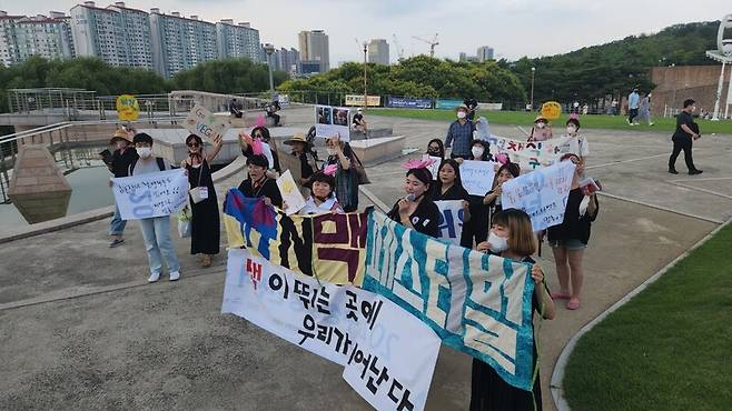 6일 오후 대구시 달서구 두류공원에서 대구치맥페스티벌을 반대하는 ‘대구엔(n)맥페스티벌’이 열렸다. 김규현 기자 gyuhyun@hani.co.kr