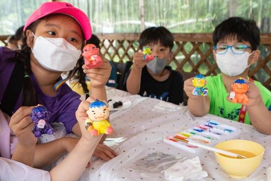마을의 상징인 도깨비를 활용해 도깨비 방향제 만들기 체험도 운영한다.