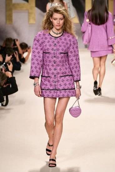 샤넬의 2022 봄여름 기성복 컬렉션 코튼 자가드 소재 재킷. [사진 샤넬 홈페이지]