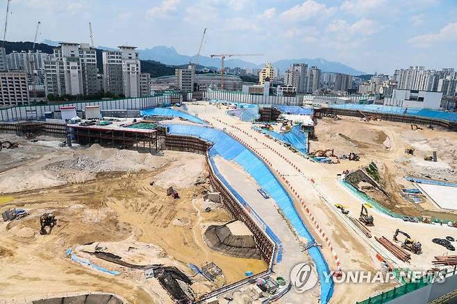 분양가 상한제 개편에 강북 재개발 분양 착수, 강남은 고민 서울 동대문구 이문동과 휘경동 일대 재개발 지구가 터파기 공사 등 사업이 진행되고 있다.
[연합뉴스 자료사진'