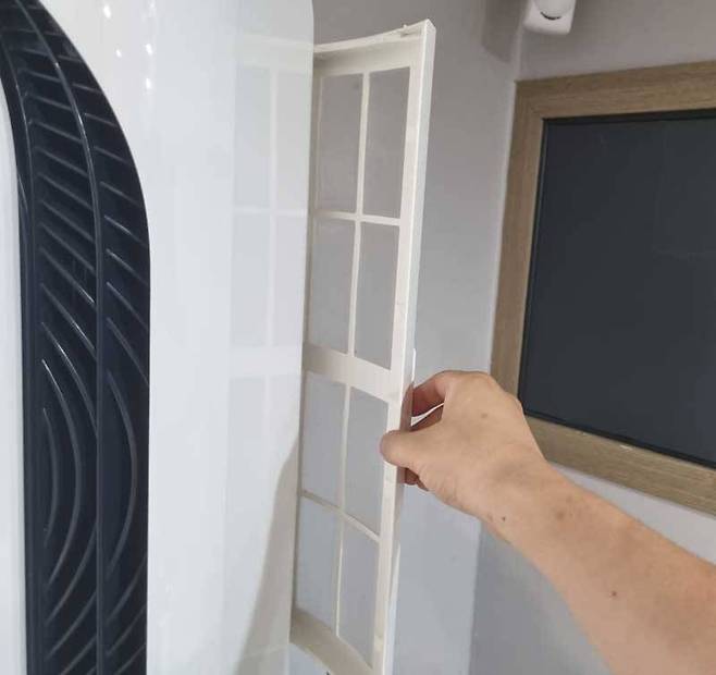 에어필터가 너무 더러우면 건강에 해로울 뿐 아니라, 냉각 효율에도 악영향을 미친다