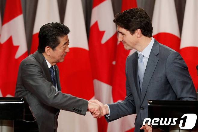 2019년 아베 신조 당시 일본 총리와 저스틴 트뤼도 캐나다 총리. © AFP=뉴스1 © News1 우동명 기자