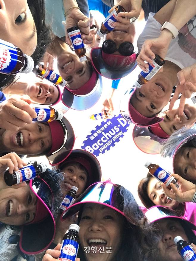 Ajumma EXP는 한인 뿐 아니라 K컬처에 관심이 많은 미국인 멤버들도 합류하고 있다. Ajumma EXP 제공