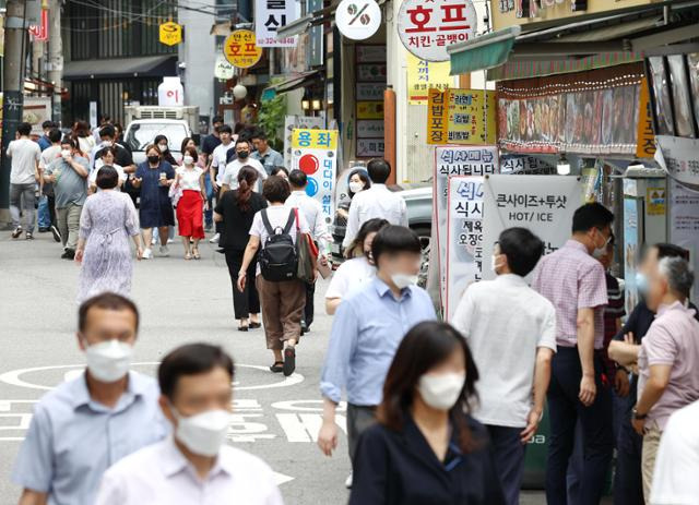 11일 점심시간 서울의 한 식당가. 연합뉴스