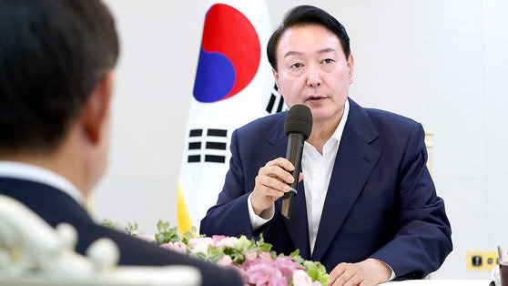 윤석열 대통령이 8일 오후 용산 대통령실에서 열린 제1차 민선 8기 시·도지사 간담회에서 모두발언을 하고 있다. 대통령실사진기자단