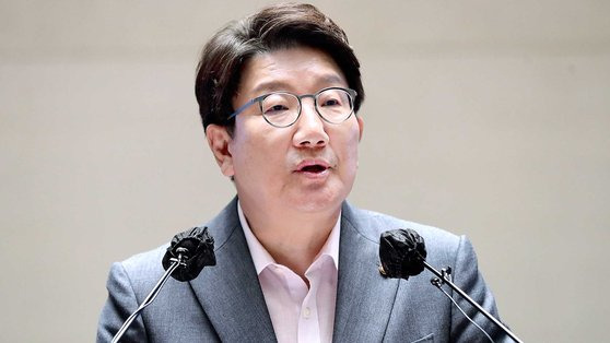 권성동 국민의힘 원내대표가 11일 서울 여의도 국회에서 열린 의원총회에 참석해 발언을 하고 있다. 김상선 기자