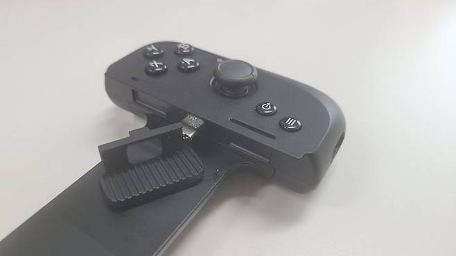 탈착 가능한 고무패드.