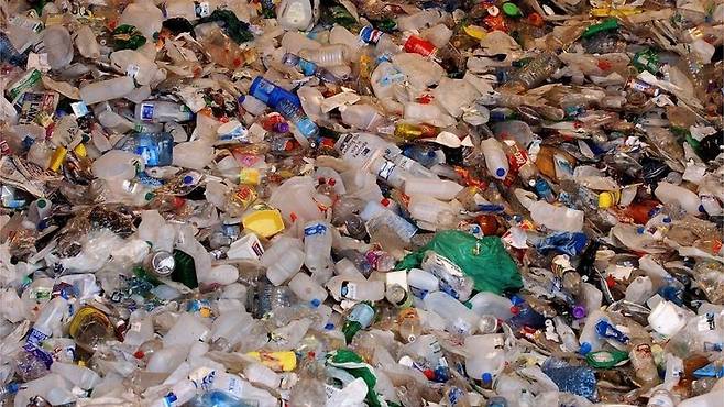 어떤 종류의 플라스틱은 다른 플라스틱보다 더 재활용하기 쉽다