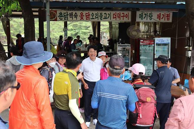 장제원 국민의힘 의원이 외곽 조직인 ‘여원산악회’ 활동을 재개했다. /장제원 페이스북