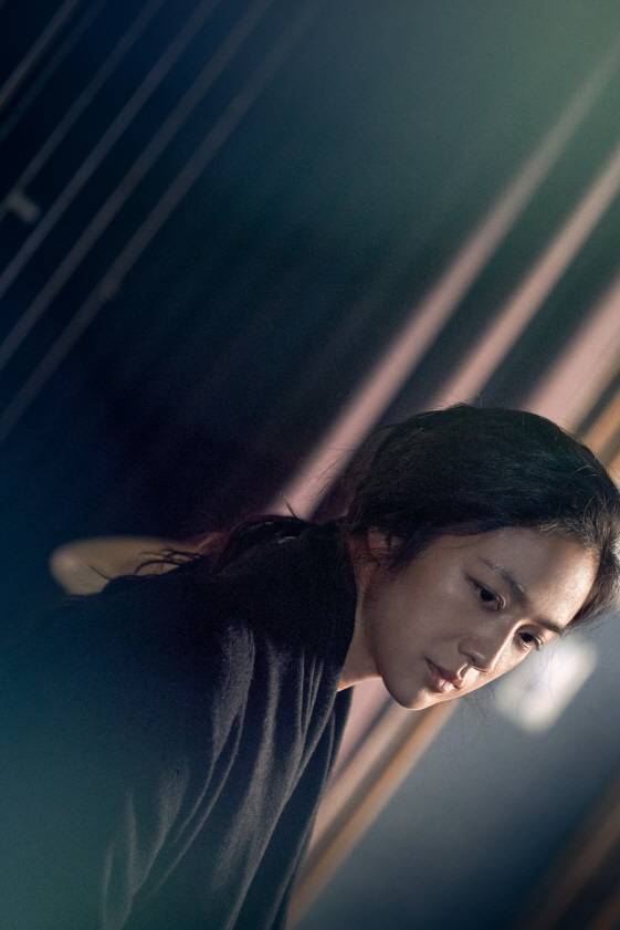 지금껏 보지 못했던 서래와 해준의 얼굴..'헤어질 결심' 미공개 스틸