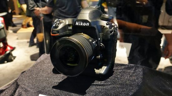 CES 2020에 전시된 니콘 D6 DSLR 카메라. (사진=지디넷코리아)