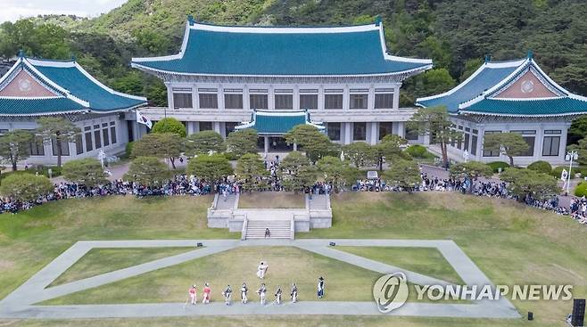 청와대 개방 두 달…"관람객 89%, 청와대 방문 '만족'" [연합뉴스 자료사진]