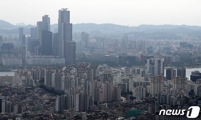 서울 남산에서 바라본 아파트단지 모습. 2022.6.16/뉴스1 © News1 박세연 기자