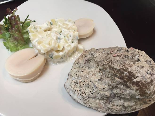 태평양을 면한 끝없는 해안에서 채집되는 해산물이 풍부해서 맛객을 유혹한다. /박진배 뉴욕 FIT 교수, 마이애미대학교 명예석좌교수