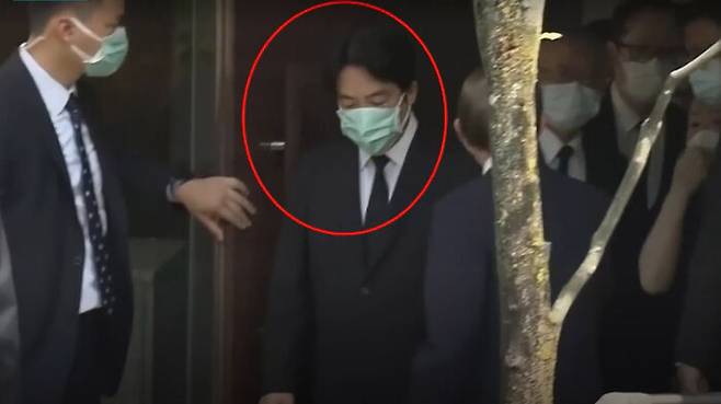 타이완 라이칭더 부총통이 일본에서 아베 전 총리를 조문하고 나오는 모습