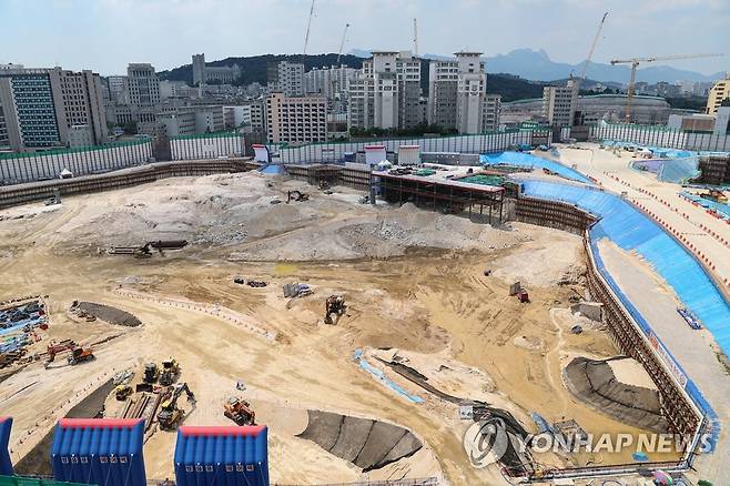 서울 동대문구 이문동과 휘경동 일대에서 터파기 공사가 한창인 재개발 지구 모습 [연합뉴스 자료사진]