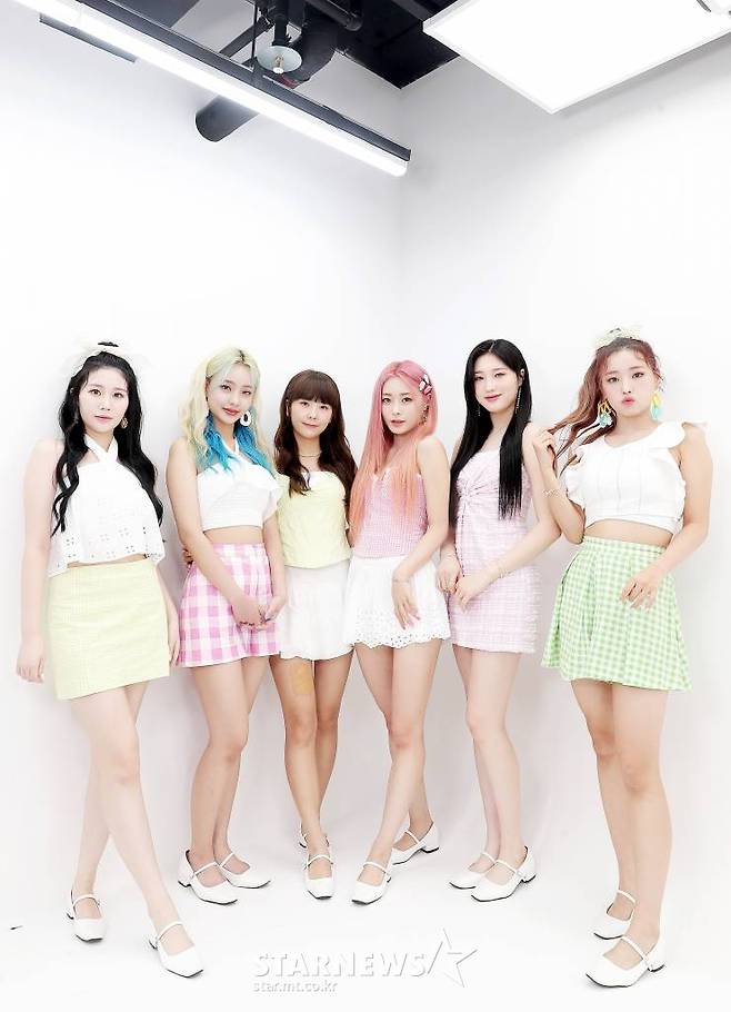 걸그룹 하이엘이 13일 오후 서울 종로구 서린동 스타뉴스 사옥에서 진행된 인터뷰에 앞서 포즈를 취하고 있다.  하이엘은 오는 14일 정오 새 싱글 'Summer Ride' 발매하고 활동에 나선다. 2022.07.13 /사진=김창현 기자 chmt@