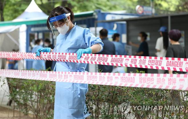 '코로나19 검사는 진행형' ※ 기사와 직접적인 관계가 없습니다. [연합뉴스 자료 사진]