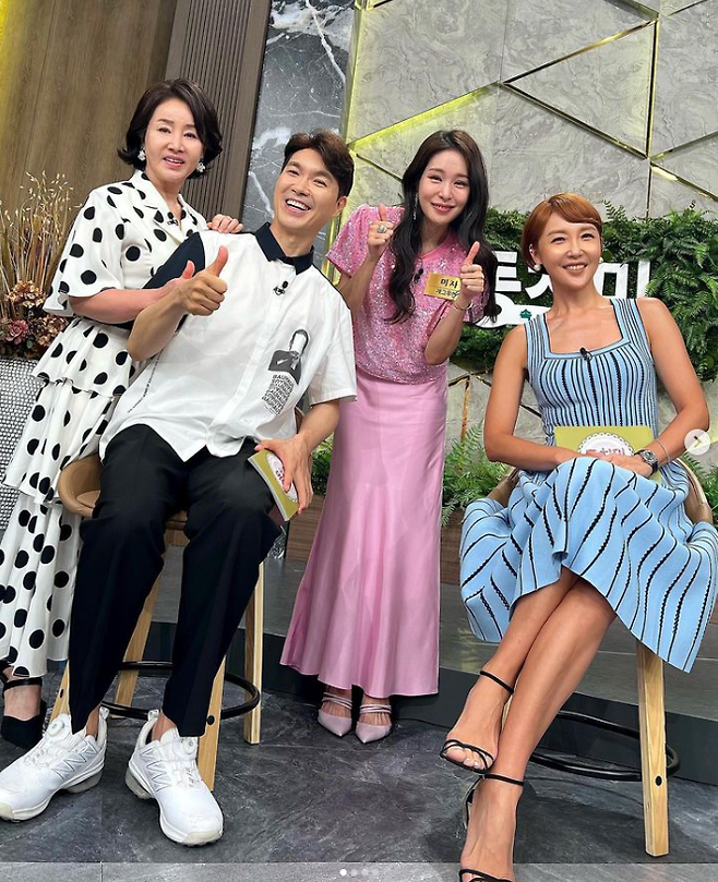 Park Soo-hong, who appeared on the Instagram of Gag Woman Miza, is a hot topic.Gag Woman Miza posted a picture of her Instagram on the 17th with Park Soo-hong at MBN Snatch Show Dongchimi studio.Miza poses positively with Park Soo-hong and Choi Eun-kyung in the photo, and Park Soo-hong has a toxic bright expression in this photo.Miza boasted a beautiful pink dress figure, writing, #marriage 3rd month Dongchimi 3rd appearance; I tried it on a little bold today.Netizens are more interested in the appearance of Park Soo-hong, who showed up together in the post.Park Soo-hong is in a legal battle with his brother-in-law and agency representative Park Jin-hong.In the case of MBC Structural Exploration Team, which was shown in detail by Park Soo-hongs Family Story, Park Soo-hong became the top topic in the broadcasting non-drama division and Park Soo-hong became the top topic in the topic of the performers.Park Soo-hongs remarks were also a hot topic on the 16th broadcast of the photo taken by Miza on the day.On the 16th, Park Soo-hong mentioned the time of the Dispute resolution with Family, saying, I went to the end of my own book and went hiking with the extreme thought that I had to die.My current wife, who was GFriend at the time, came up to the mountain with a flashlight in her slippers and found me because I could not reach her.He said he would die if he died, sounding at me why. He told GFriend, Are you trying to use my money?I told him why he was worried about dying. I was crazy at the time, so I pushed out, What is your purpose? But over time, my wife told me that I was really afraid of dying.The father-in-law was against marriage, but his wife went out stubbornly and so I was able to marriage, and he really tried to save me. On the day of the broadcast, Park Soo-hong said, Meeting Dahong and his wife in life saved my life. This is sincere and I will live as well as I can.Of course, I have to do my best. iMBC  Photo Source Instagram, Screen Capture MBN