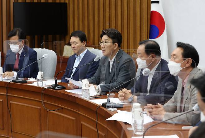 국민의힘 권성동 당대표 직무대행 겸 원내대표가 19일 오전 서울 여의도 국회에서 열린 원내대책회의에서 발언하고 있다. (사진= 국회사진기자단)