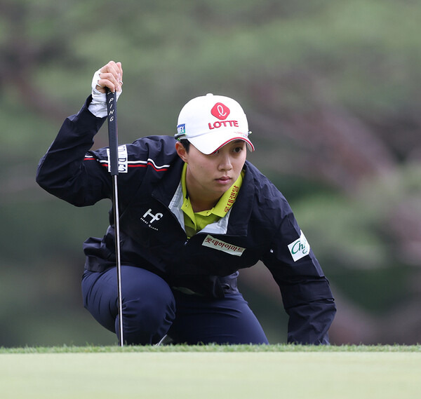 김효주 프로가 그린을 파악하는 모습이다. 김효주는 현재 7월 19일 기준으로 LPGA 투어 평균 퍼팅 부문 2위, GIR 퍼팅 8위에 올라 있고, 평균 타수 6위다. 사진제공=KLPGA