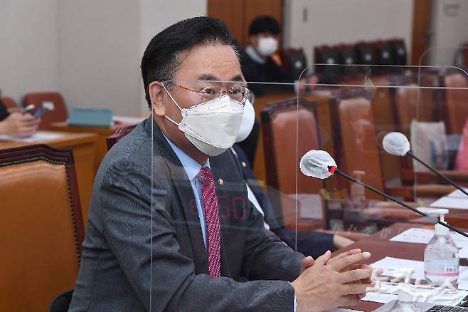 국민의힘 유상범 간사가 4일 서울 여의도 국회에서 열린 법제사법위원회에서 발언하고 있다. 이날 법사위는 오는 9일 한동훈 법무부 장관 후보자 인사청문회 개최를 결정했다. 윤창원 기자