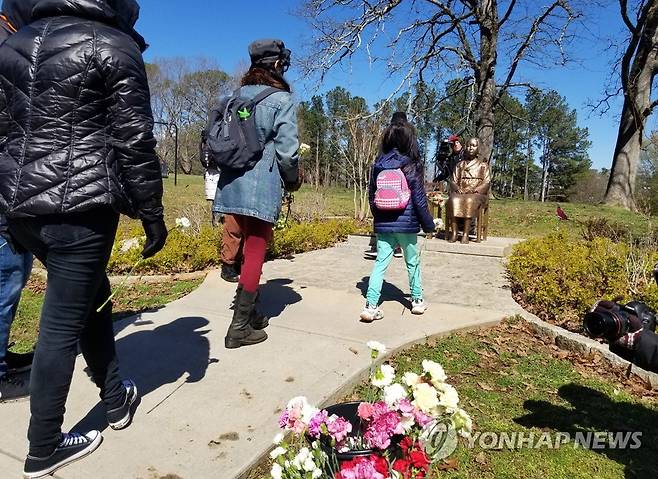 미국 애틀랜타에 조지아주 두 번째 평화의 소녀상 건립 애틀랜타 한인회관에 미국 조지아주 두 번째 평화의 소녀상이 건립된다. 사진은 미국 브룩헤이븐 시에 건립된 첫 번째 소녀상의 모습. [연합뉴스 자료사진]