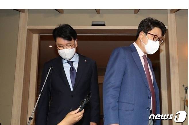 *사용금지* 권성동 장제원 (공동취재) 2022.7.15/뉴스1 © News1 이재명 기자 (페이스북 섬네일용) © News1 김재령