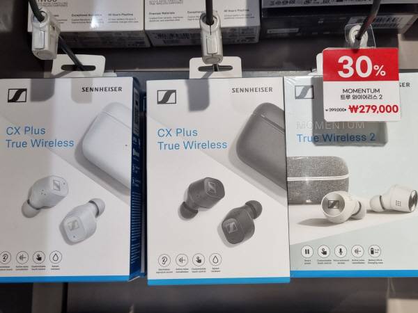 젠하이저 오디오 제품이 오프라인 매장에 진열된 모습. 정옥재 기자