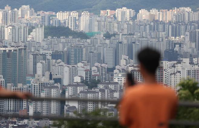 서울 남산에서 바라본 시내 아파트 모습. [연합뉴스]