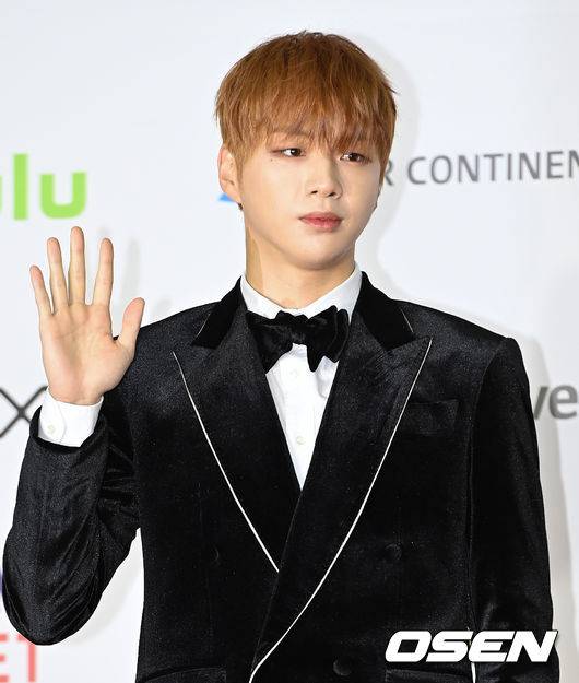 [OSEN=조은정 기자] 2일 오후 서울 강서구 KBS 아레나홀에서 2021 Asia Artist Awards(2021 AAA) 레드카펫 행사가 열렸다. 가수 강다니엘이 포즈를 취하고 있다. 2021.12.02 /cej@osen.co.kr