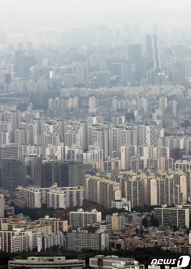 남한산성에서 바라본 서울 아파트 단지 모습. 2022.7.14/뉴스1 © News1 송원영 기자