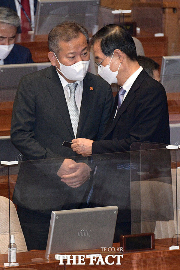 한덕수 국무총리 찾은 이상민 행정안전부 장관(왼쪽).