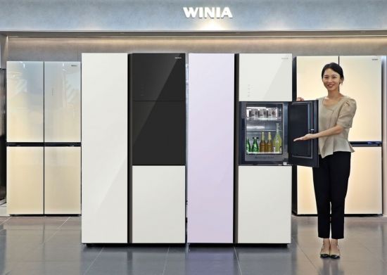 위니아가 출시한 802ℓ 양문형 냉장고.(사진제공=위니아)